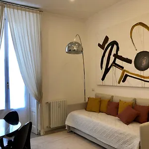 Casa Alberto Da Giussano, Elegante Bilocale In Centro Con Balcone Sul Parco Apartment