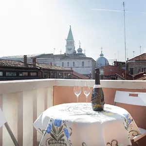 venice-luxury-terrace-view-of-san-marco.hotelslidodijesolo.com/